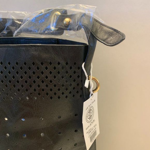 The Slouchy Tote /Perforated Crossbody & Additional Bag 2 in 1 - NWT - Picture 4 of 7